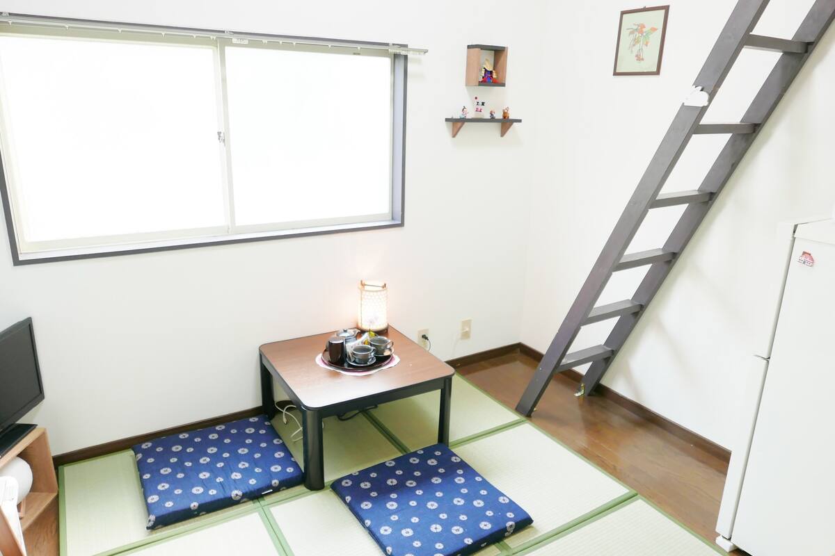 Loft Classic, letti multipli | Con stile personalizzato, con arredamento individuale, una scrivania