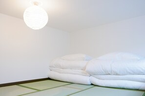 Individually decorated, individually furnished, desk, blackout curtains - FUEL INN (Fukuoka)