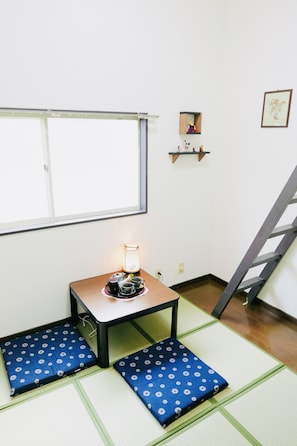 Classic Loft, Multiple Beds | Individually decorated, individually furnished, desk, blackout curtains