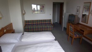 Desk, soundproofing, cots/infant beds, free WiFi - Hotel Hirschberg (Hirschberg)