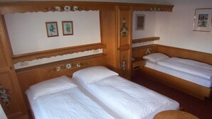 Desk, soundproofing, cots/infant beds, free WiFi - Hotel Hirschberg (Hirschberg)