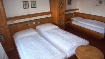 Desk, soundproofing, cribs/infant beds, free WiFi