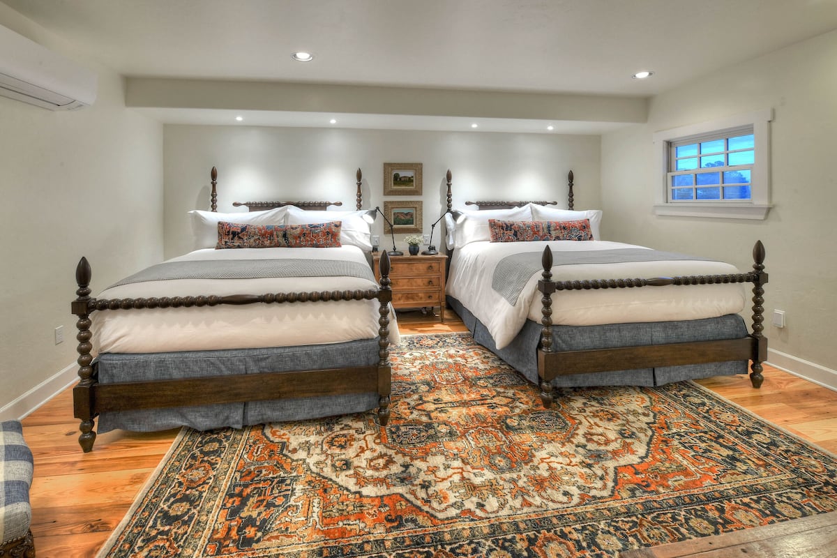 Habitación Deluxe, 2 camas Queen size | Sábanas italianas Frette, ropa de cama de alta calidad y edredón