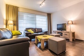 Apartment, 3 Bedrooms (Santos Secundo GV01) | Iron/ironing board, cots/infant beds, free WiFi