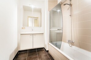 Appartement, 3 chambres (Santos Secundo GV01) | Salle de bain | Douche
