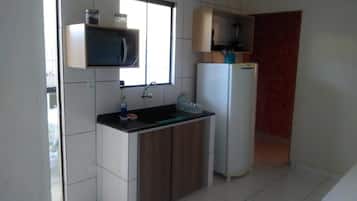 Basic Double or Twin Room | Shared kitchen | Fridge, microwave, cookware/dishes/utensils