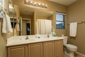 บ้านพัก, 6 ห้องนอน | ห้องน้ำ