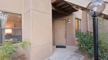 Condo, 2 Bedrooms | Front of property
