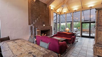 Condo, 2 Bedrooms | Interior