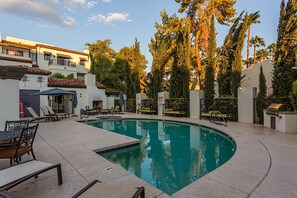 Casa de ciudad, 3 habitaciones | Alberca al aire libre | Alberca al aire libre 