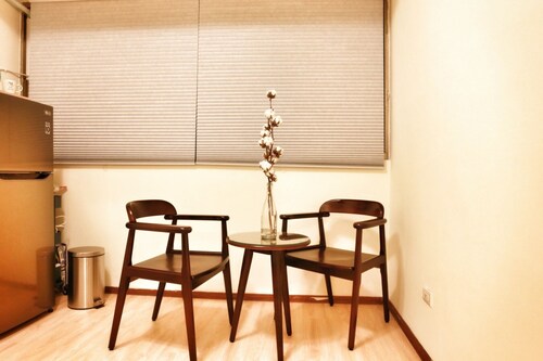 Good-Days Lovely Suite BRT Calligraphy Greenway