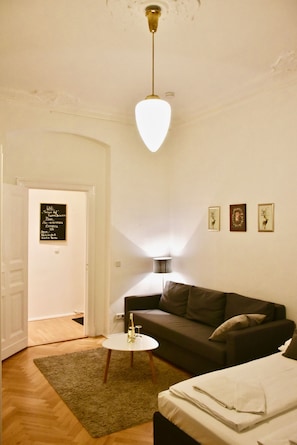 Executive-Apartment, 3 Schlafzimmer | Wohnzimmer | LED-Fernseher
