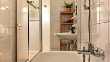 Superior-Apartment, 2 Schlafzimmer | Badezimmer | Dusche, kostenlose Toilettenartikel, Haartrockner, Handtücher