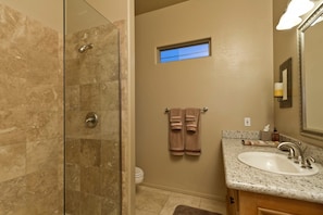 House, 3 Bedrooms | Bathroom