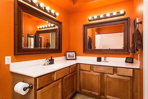 Leilighet, 1 soverom | Bad | Kombinert dusj/badekar