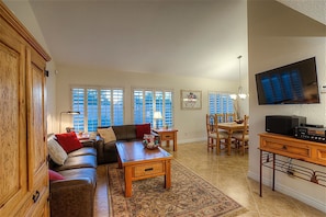 Townhome, 3 Bedrooms | Living area