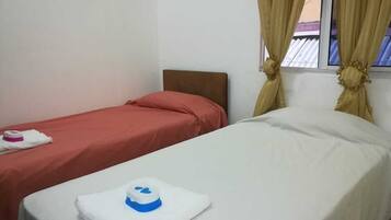 Kamar Twin Ekonomi, 2 Tempat Tidur Twin | Wi-Fi gratis dan seprai linen