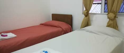 Kamar Twin Ekonomi, 2 Tempat Tidur Twin | Wi-Fi gratis dan seprai linen