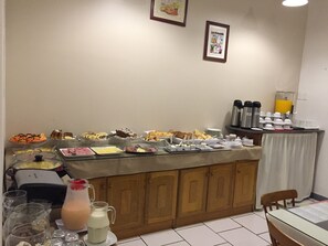 Free daily buffet breakfast