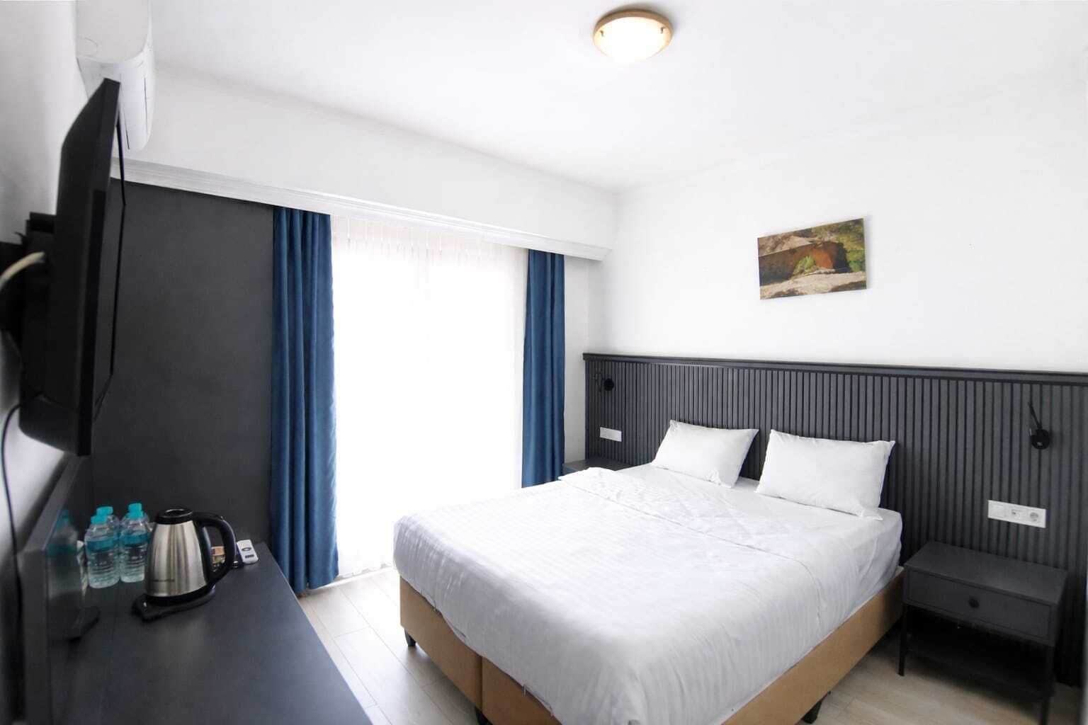 Standard Double Room | Premium bedding, minibar, desk, laptop workspace