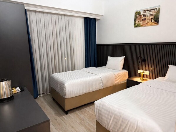 Standaard Twin kamer | Luxe beddengoed, een minibar, een bureau, een laptopwerkplek