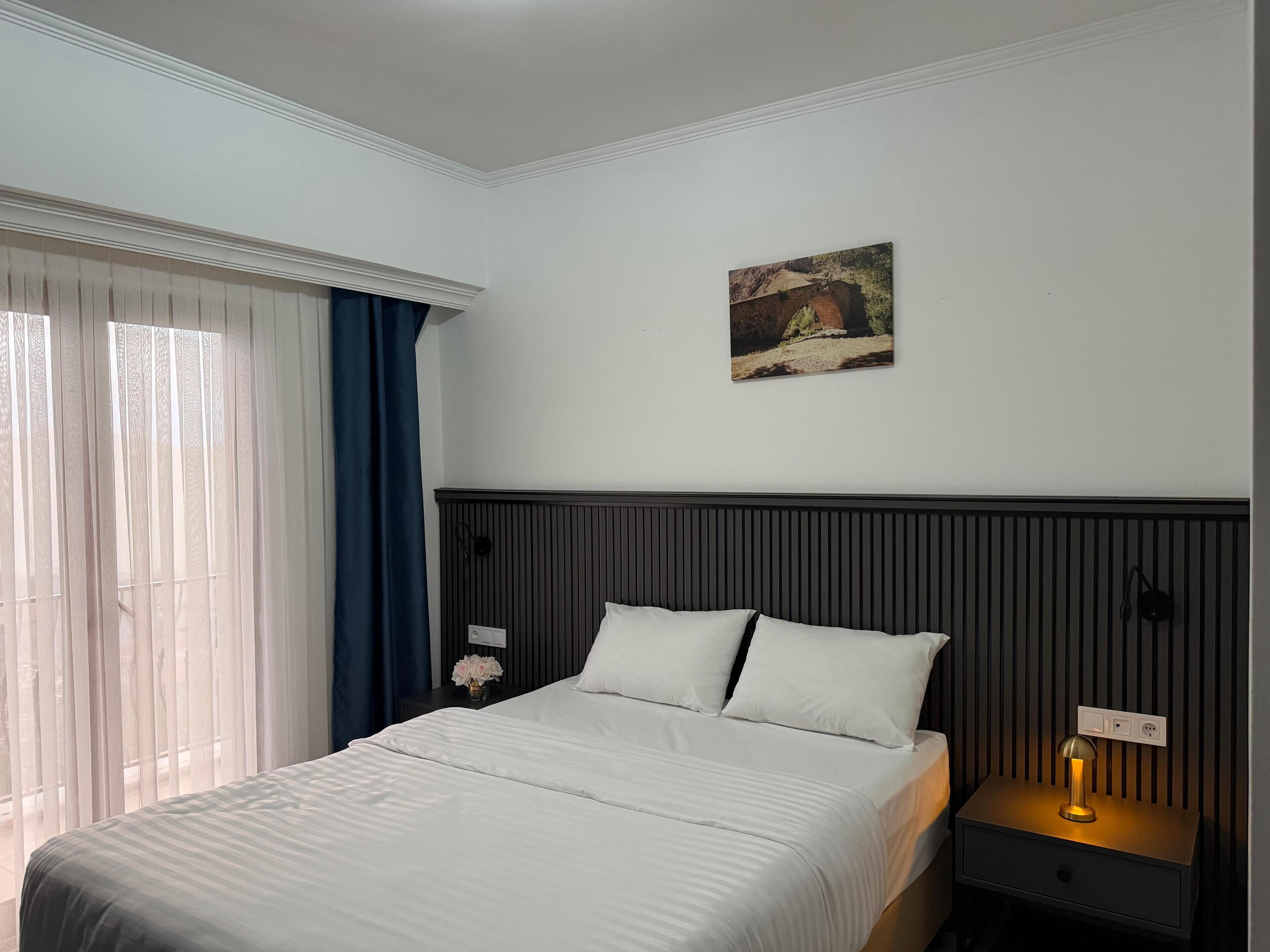 Ropa de cama de alta calidad, minibar y escritorio 