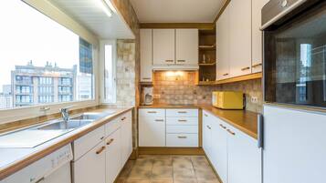 Căn hộ, 2 phòng ngủ (Panisa 401) | Bếp riêng | Tủ lạnh, lò vi sóng, lò nướng, bếp nấu