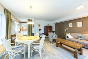 Apartamento, 2 habitaciones (Panisa 401) | Servicio de comidas en la habitación