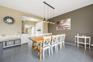 Villa, 3 Bedrooms (Koetje Boe) | In-room dining - Koetje Boe (Koksijde)