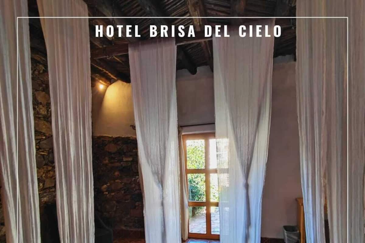 Romantic Room | Free WiFi, bed sheets