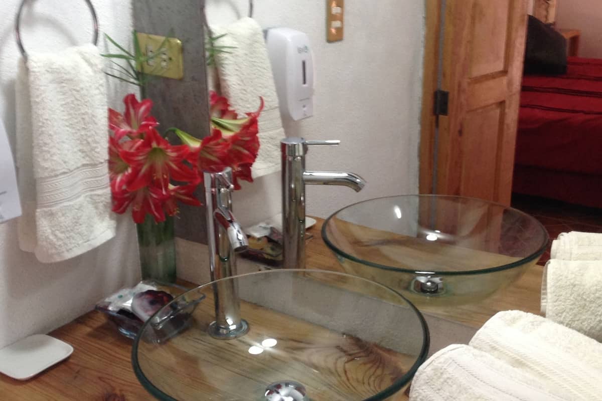 room, 1 king bed, non smoking | bathroom | shower, free toiletries, towels, soap