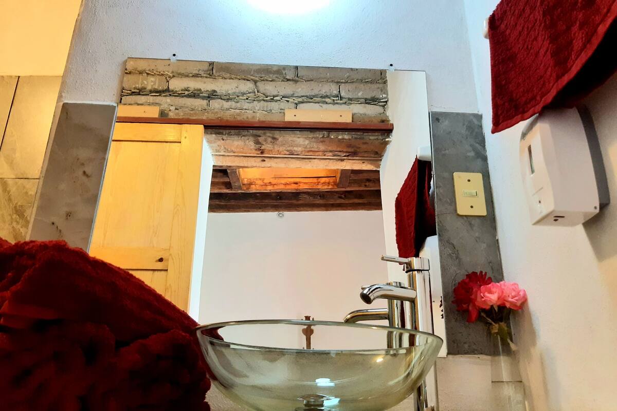 room, 1 king bed, non smoking | free wifi, bed sheets