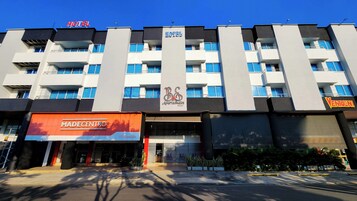 Fachada de la propiedad