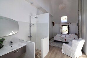 2 chambres, fer et planche à repasser, lit parapluie, Wi-Fi gratuit