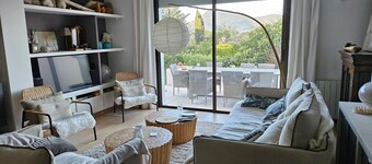 Provence verte 35 min from the beaches 5-bedroom villa in quiet location with private pool 