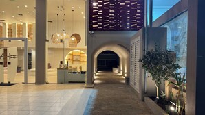 Pintu masuk properti