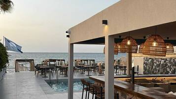 Poolside bar