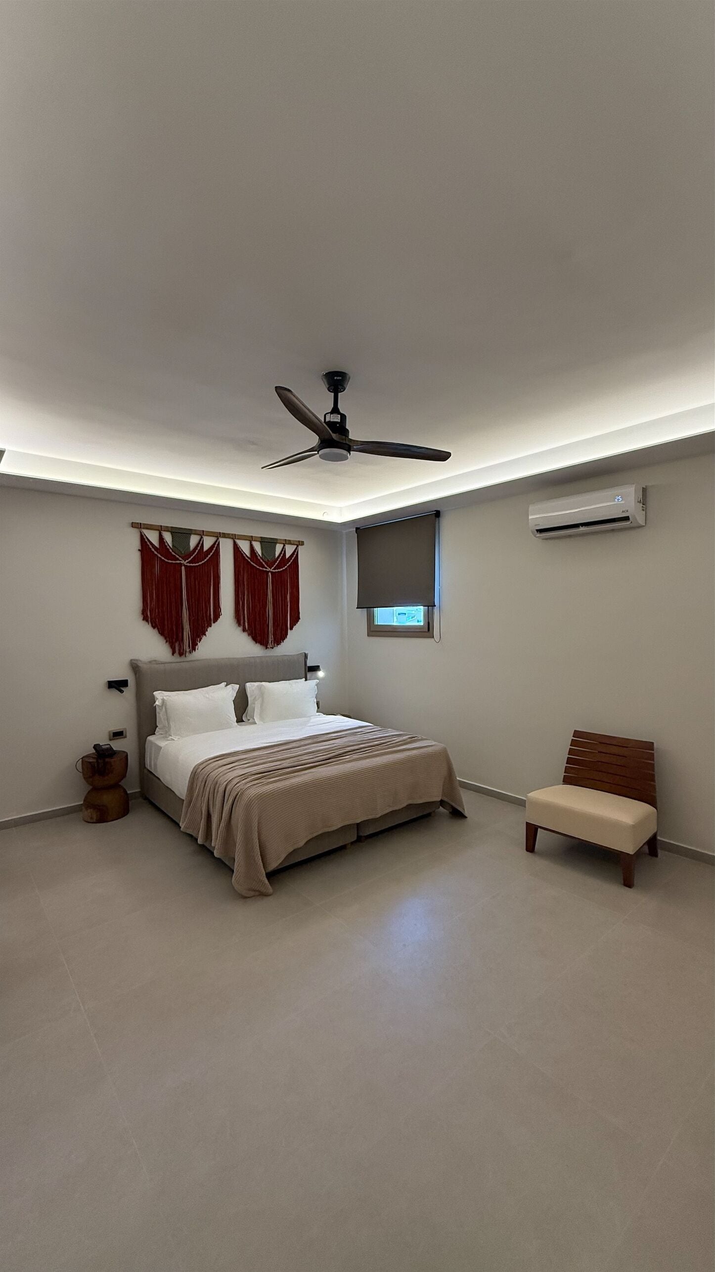 Double Room (accessible room) | Minibar, safe på rommet, individuelt innredet og blendingsgardiner