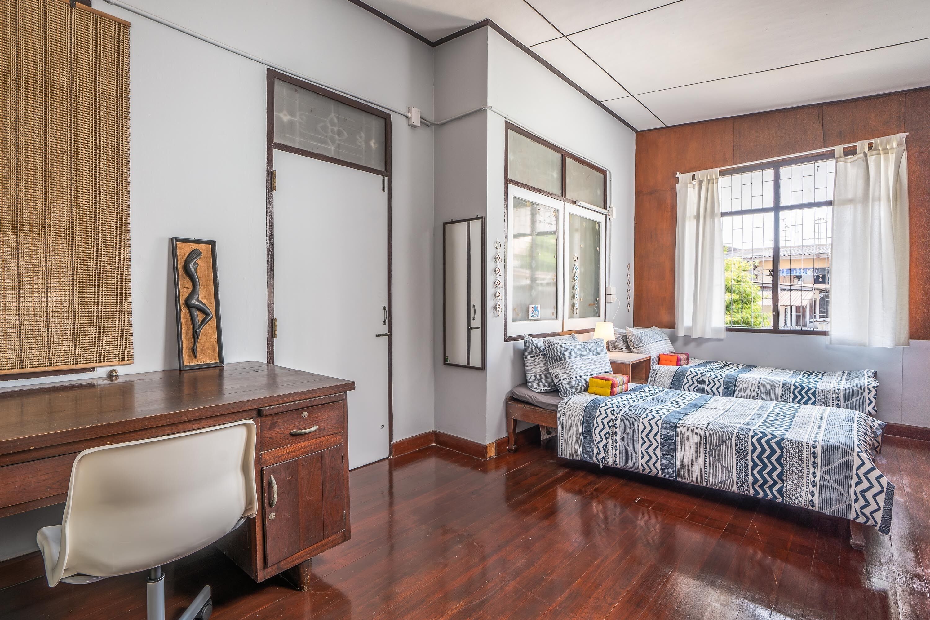 3 bedrooms, WiFi, bed sheets, wheelchair access