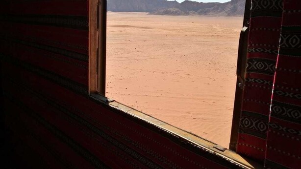 A window with a view of a desert landscape. - Star Walk Camp (Wadi Rum)