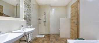 多莫沃荷公寓及客房飯店
