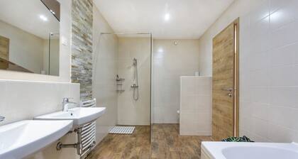 Domovoj Apartments and Rooms