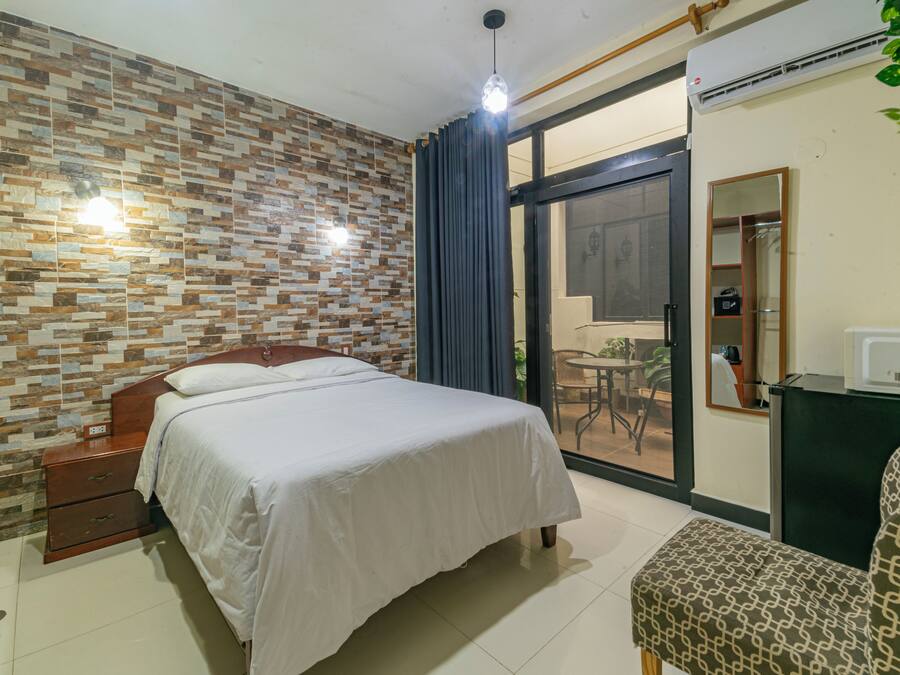 Standard Double Room | In-room safe, desk, laptop workspace, iron/ironing board