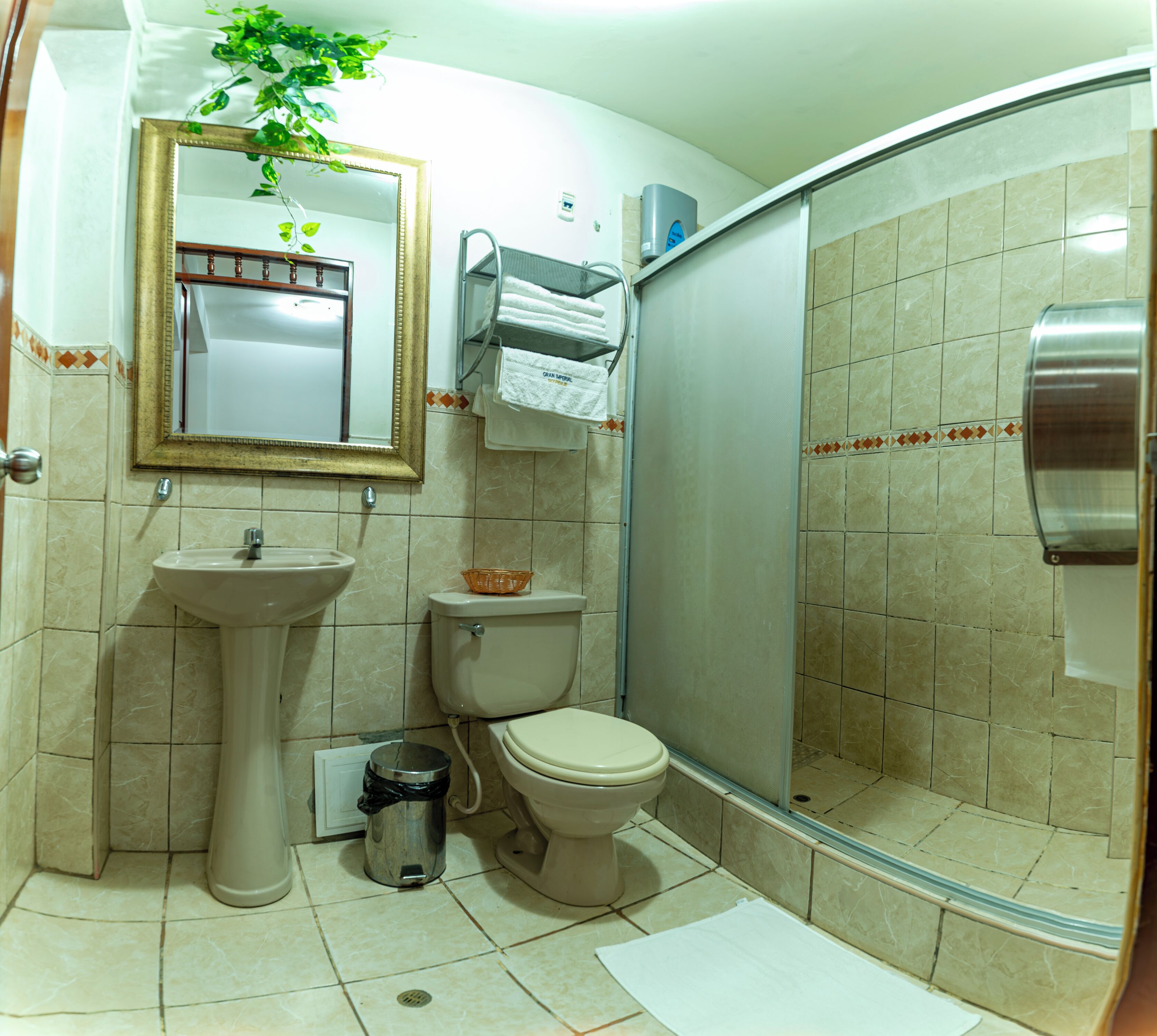 Dobbeltrom – standard | Bad | Dusj, regndusjhode, toalettartikler (inkludert) og håndklær