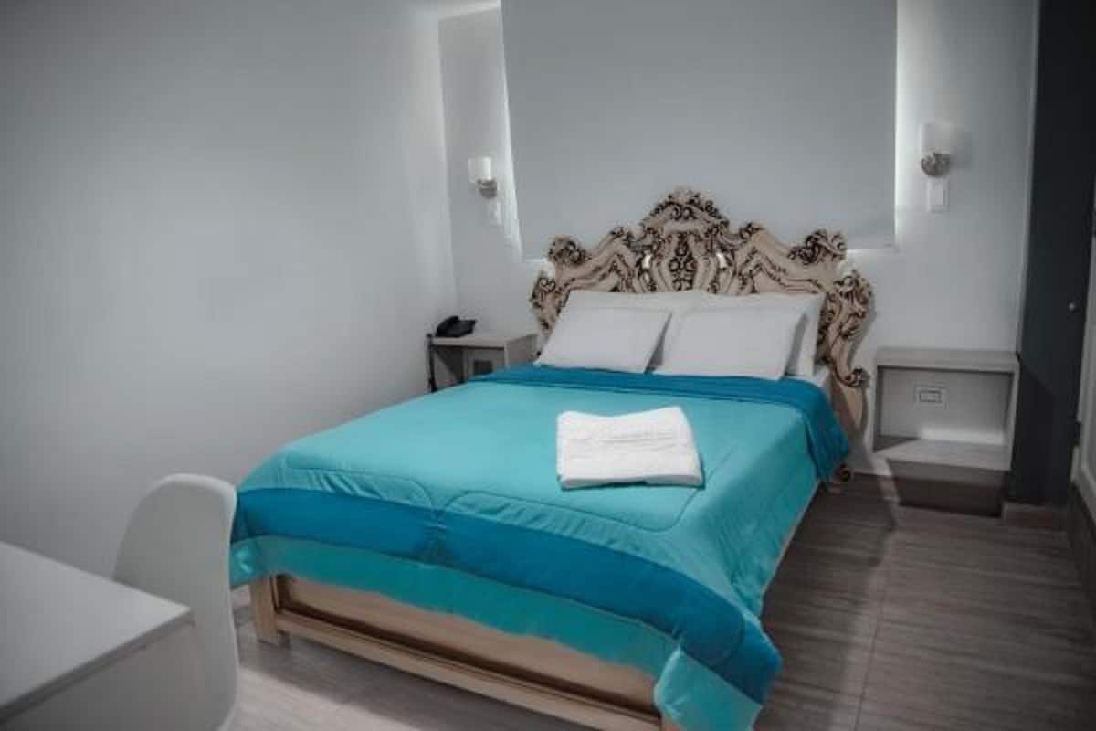Kamar Single Junior, 1 Tempat Tidur Twin | Selimut bulu angsa, meja kerja, dan Wi-Fi gratis