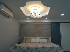 Habitación individual estándar, 1 cama matrimonial, para no fumadores | Edredón, decoración personalizada, muebles diferentes y escritorio 