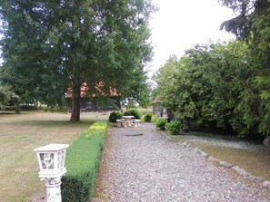 المنطقة المحيطة بالمنشأة