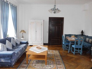 TV - Wohlenhagen Manor House - Apartment 1: Max. 2 persons (40 m2) (Hohenkirchen)