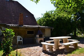 Outdoor dining - Wohlenhagen Manor House - Apartment 1: Max. 2 persons (40 m2) (Hohenkirchen)