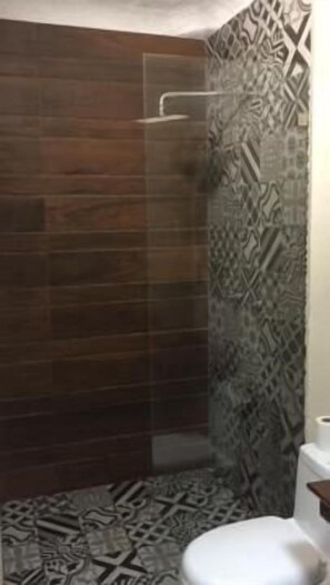 Ducha, cabezal de ducha tipo lluvia, artículos de tocador gratuitos